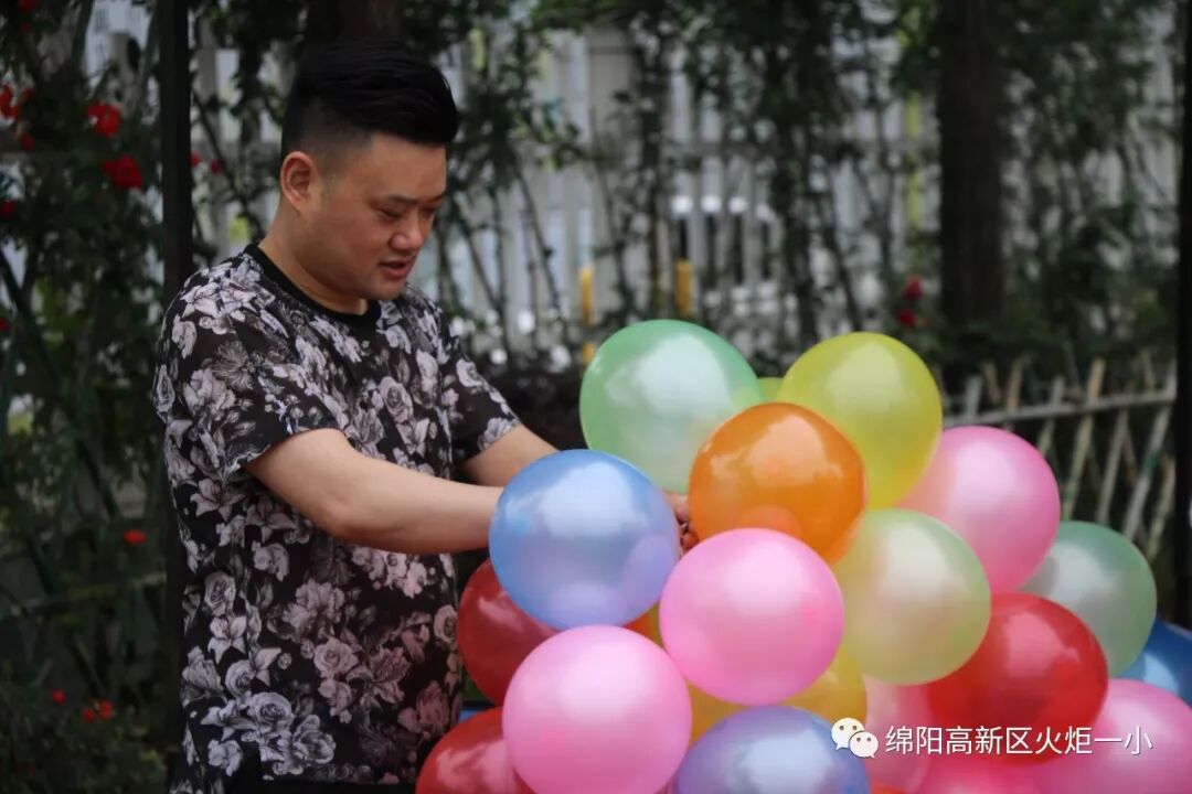 【火一读书节】跳蚤书市淘快乐，幸福一小飘书香   ——第六届跳蚤书市