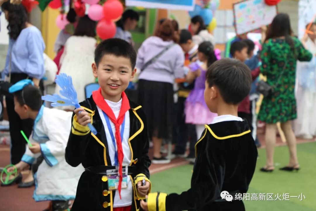 【火一读书节】跳蚤书市淘快乐，幸福一小飘书香   ——第六届跳蚤书市