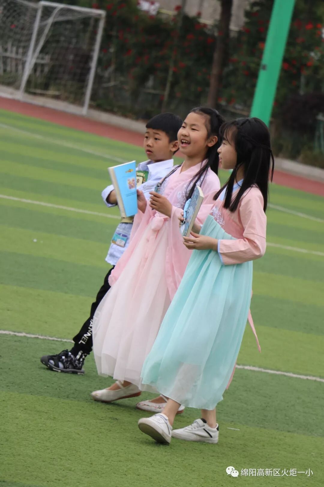 【火一读书节】跳蚤书市淘快乐，幸福一小飘书香   ——第六届跳蚤书市