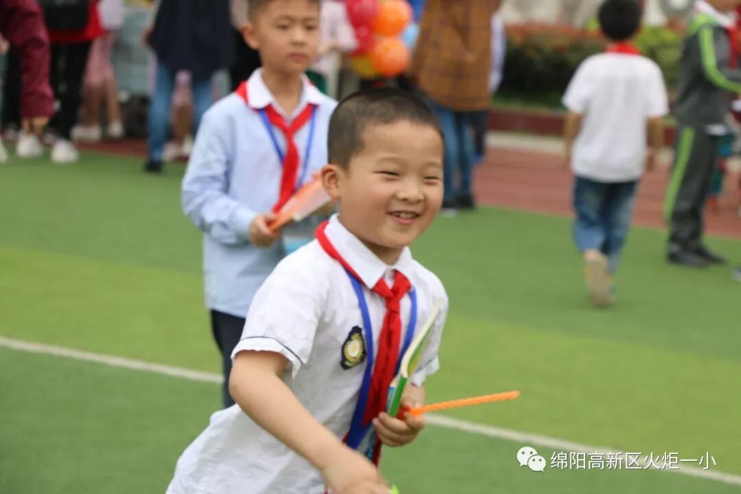 【火一读书节】跳蚤书市淘快乐，幸福一小飘书香   ——第六届跳蚤书市