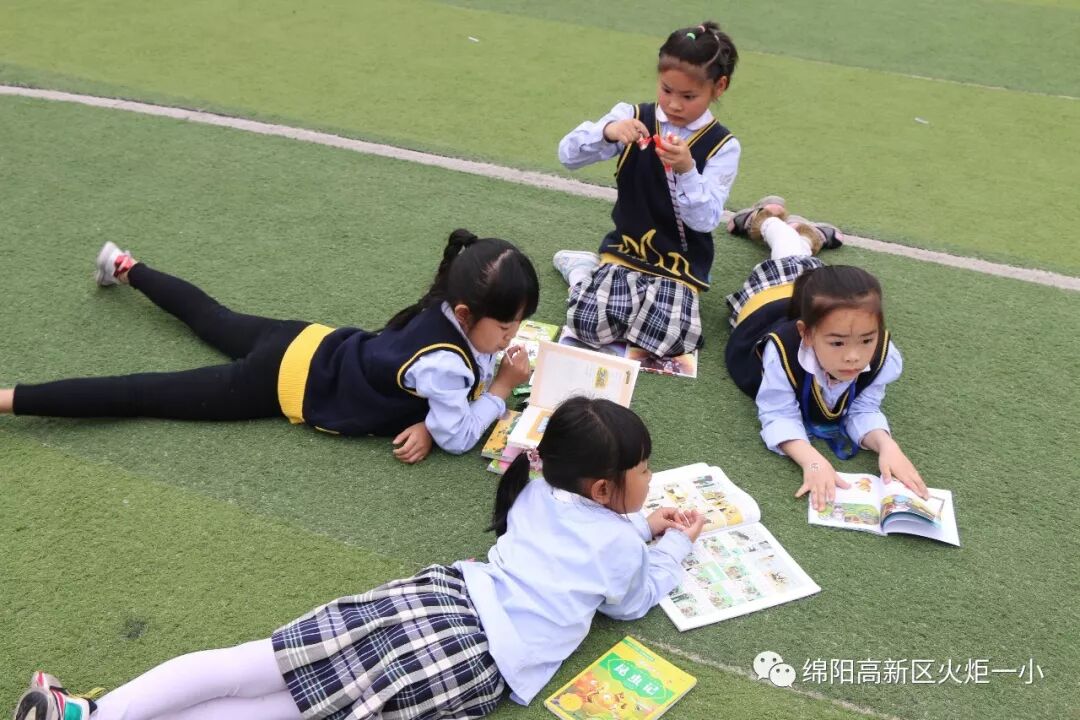 【火一读书节】跳蚤书市淘快乐，幸福一小飘书香   ——第六届跳蚤书市