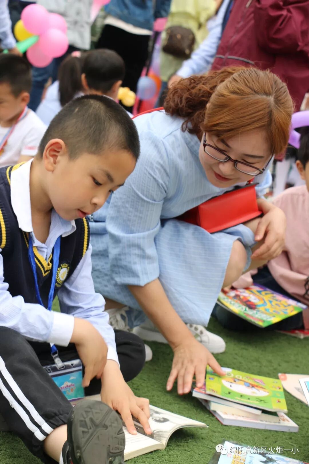 【火一读书节】跳蚤书市淘快乐，幸福一小飘书香   ——第六届跳蚤书市