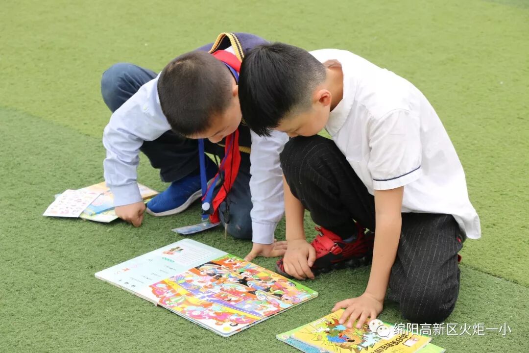 【火一读书节】跳蚤书市淘快乐，幸福一小飘书香   ——第六届跳蚤书市