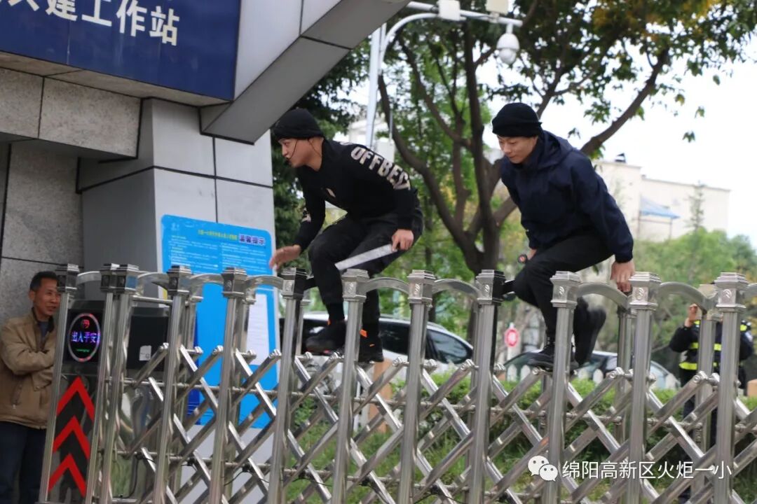 【火一动态】安全校园 幸福成长——特巡警七大队校园安全知识走进火炬一小