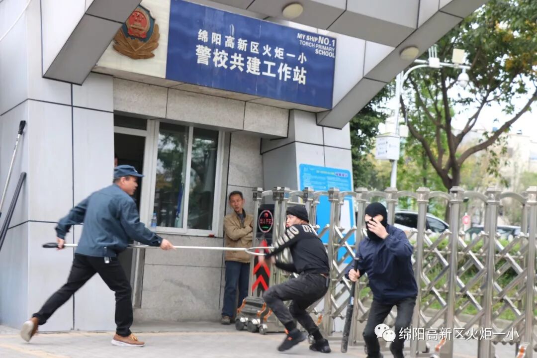 【火一动态】安全校园 幸福成长——特巡警七大队校园安全知识走进火炬一小