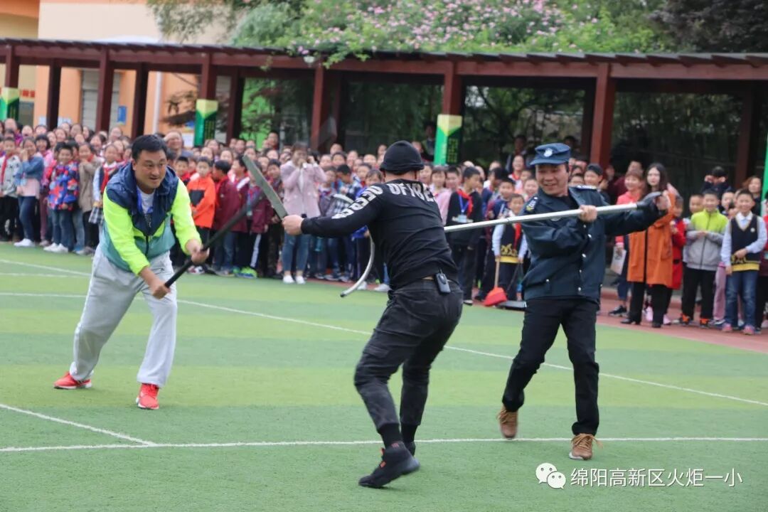【火一动态】安全校园 幸福成长——特巡警七大队校园安全知识走进火炬一小
