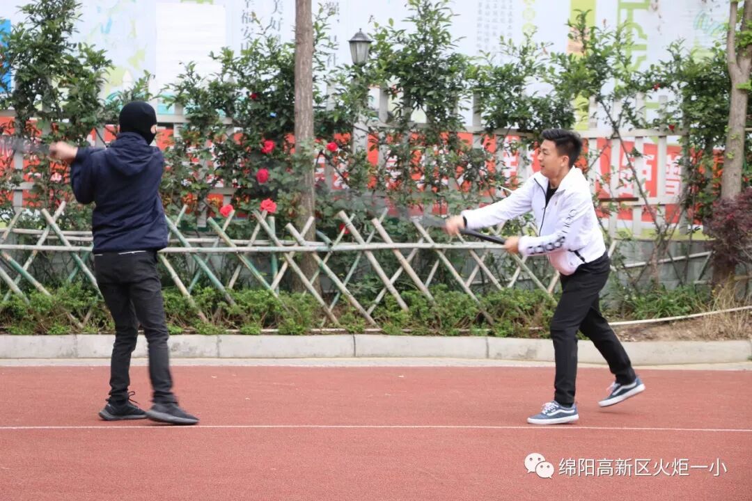 【火一动态】安全校园 幸福成长——特巡警七大队校园安全知识走进火炬一小