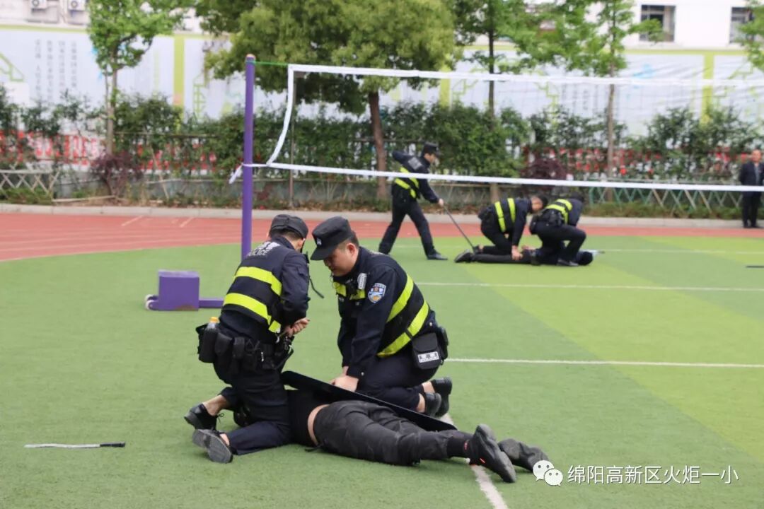 【火一动态】安全校园 幸福成长——特巡警七大队校园安全知识走进火炬一小