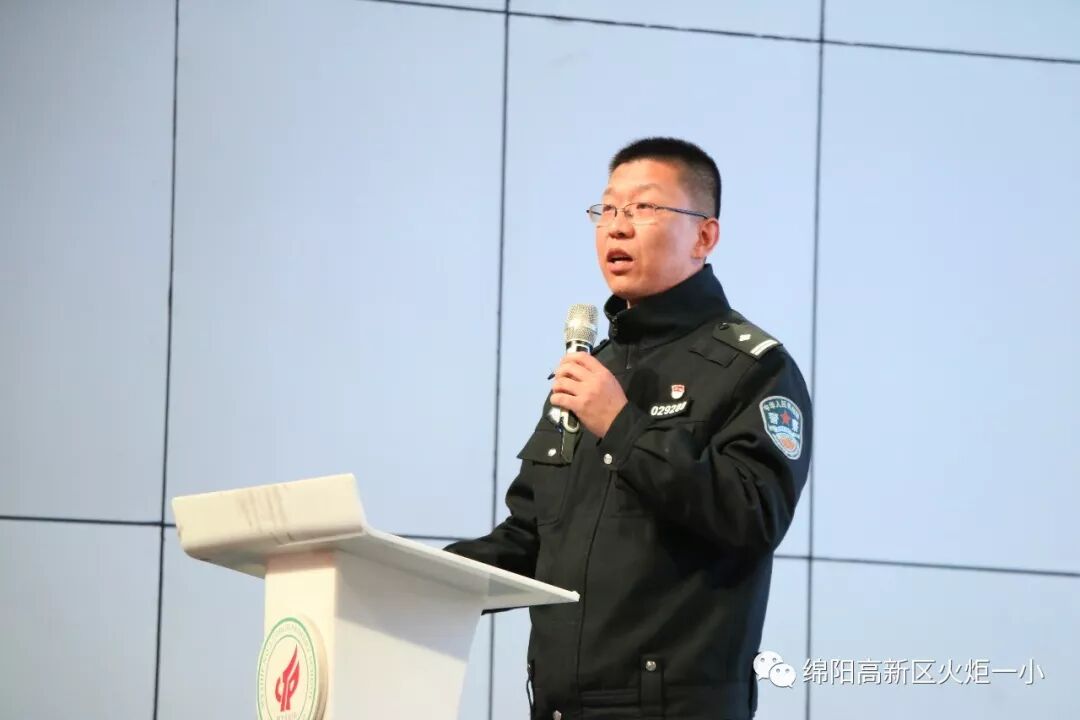 【火一动态】安全校园 幸福成长——特巡警七大队校园安全知识走进火炬一小
