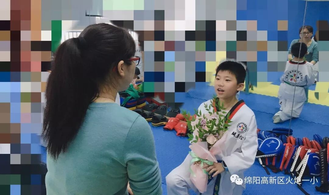 【火一动态】亲爱的妈妈，我爱您——火炬一小母亲节感恩活动