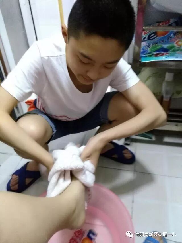 【火一动态】亲爱的妈妈，我爱您——火炬一小母亲节感恩活动