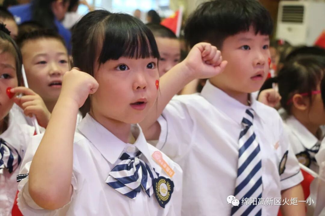 【火一动态】致敬国旗  我和祖国共成长——2019年秋开学典礼
