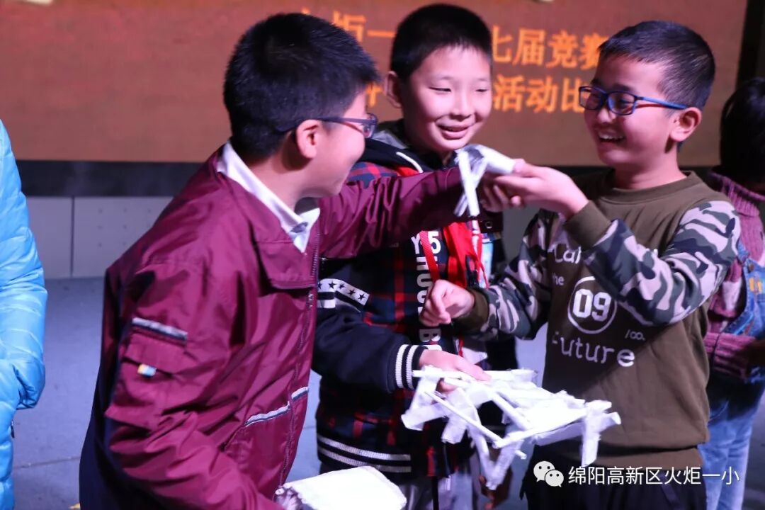 【竞赛节速递4】小小纸桥 创意无限 ——第七届竞赛节之科学学科竞赛活动