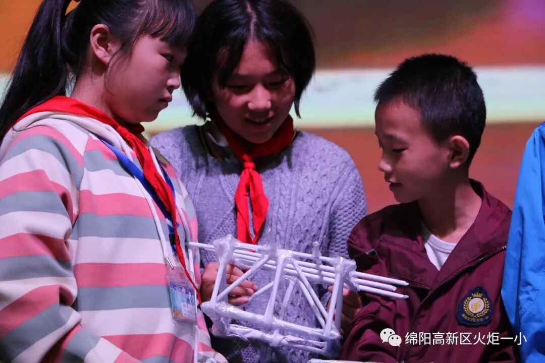 【竞赛节速递4】小小纸桥 创意无限 ——第七届竞赛节之科学学科竞赛活动