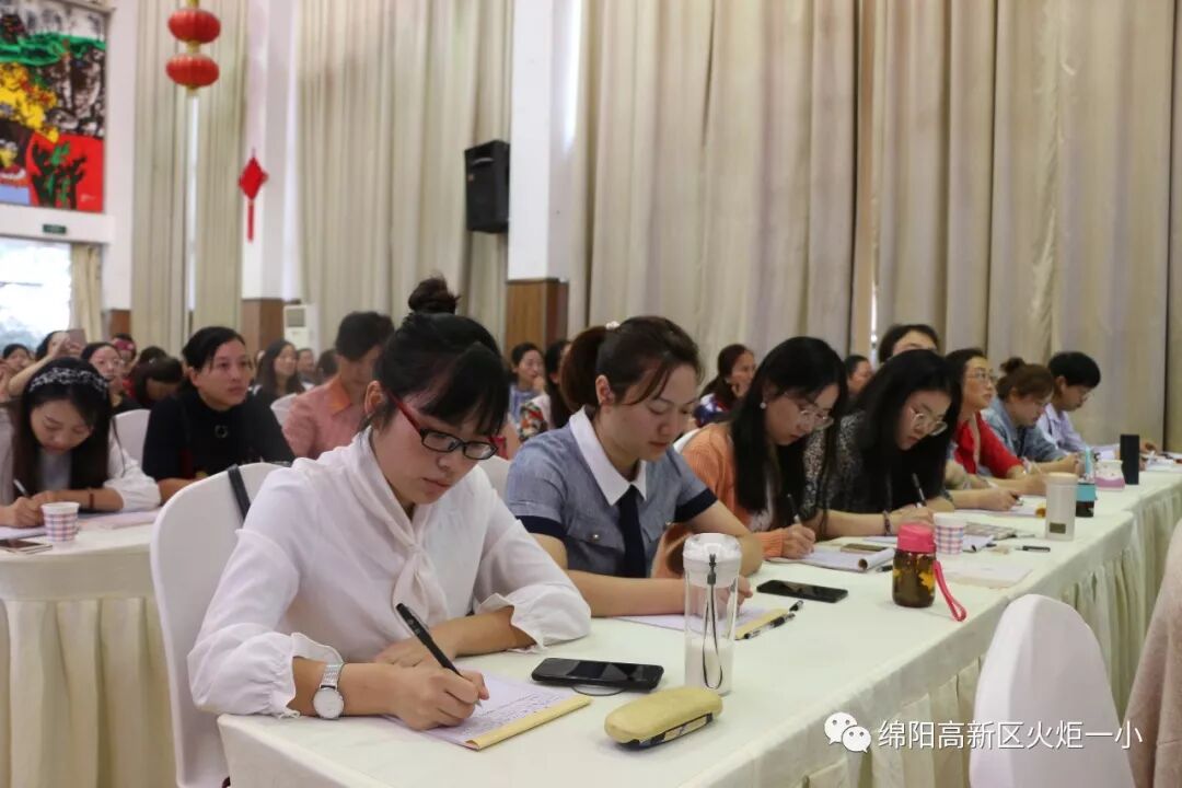 【火一动态】我校成功协办“百师千课”全国小学数学（语文）教学观摩研讨活动