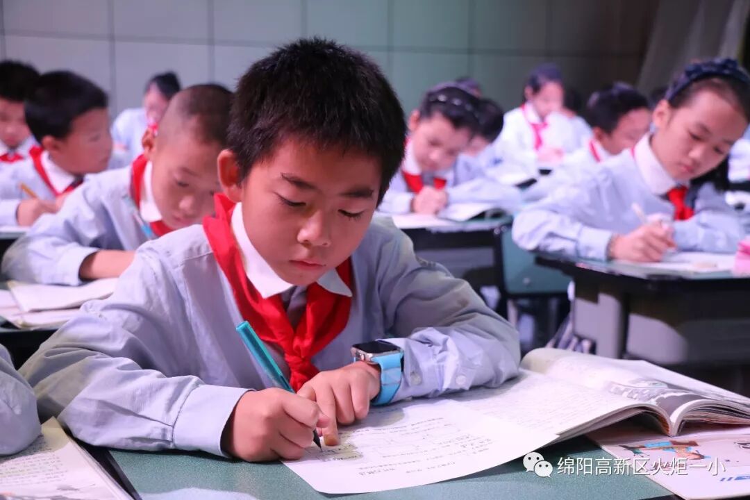 【火一动态】我校成功协办“百师千课”全国小学数学（语文）教学观摩研讨活动