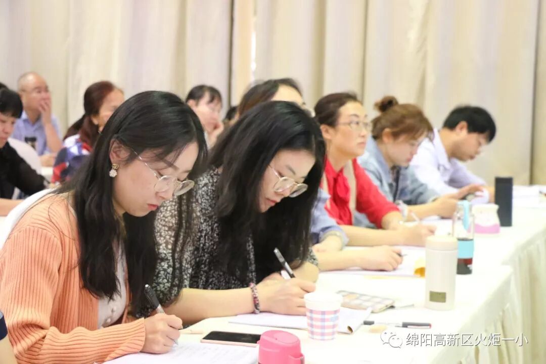 【火一动态】我校成功协办“百师千课”全国小学数学（语文）教学观摩研讨活动