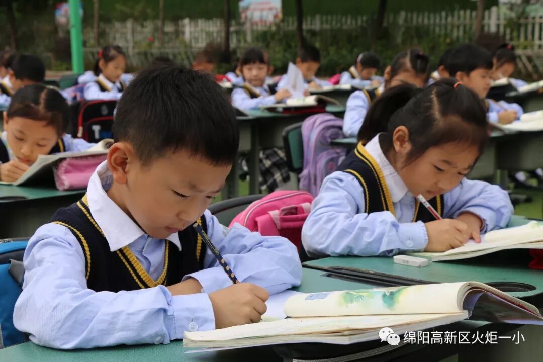 【火一动态】养德习礼,笃行致远—— 一年级新生文明养成教育展示活动