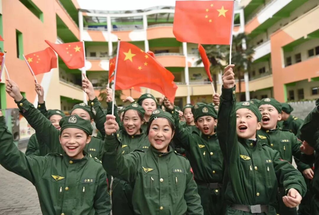 【体育节开幕式】三军兵娃亮风姿，运动赛场展竞技 ——火炬一小第七届体育节开幕式超燃来袭