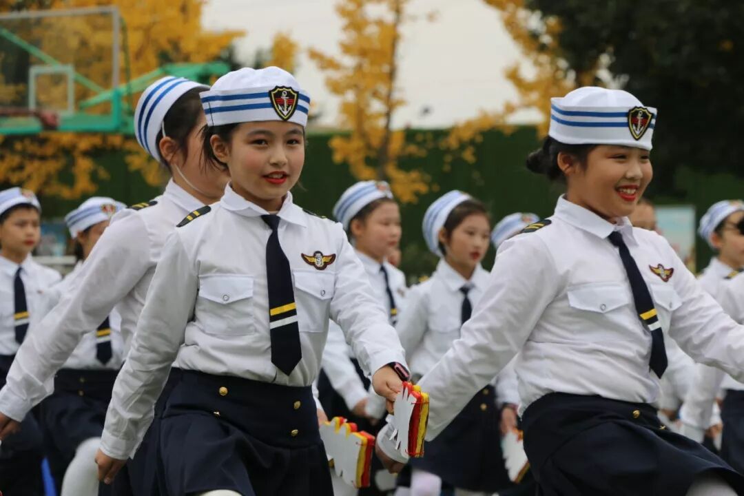 【体育节开幕式】三军兵娃亮风姿，运动赛场展竞技 ——火炬一小第七届体育节开幕式超燃来袭