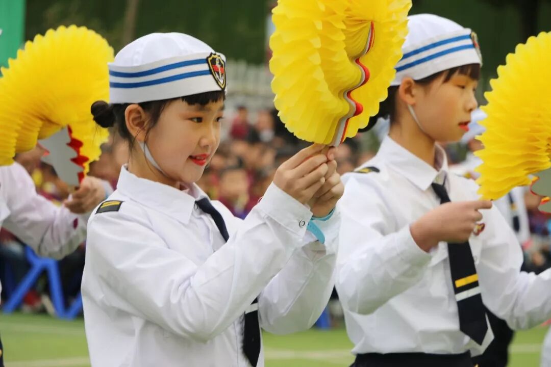 【体育节开幕式】三军兵娃亮风姿，运动赛场展竞技 ——火炬一小第七届体育节开幕式超燃来袭