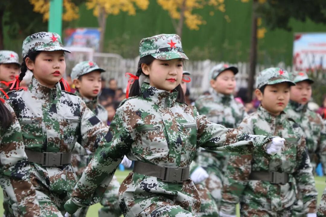 【体育节开幕式】三军兵娃亮风姿，运动赛场展竞技 ——火炬一小第七届体育节开幕式超燃来袭