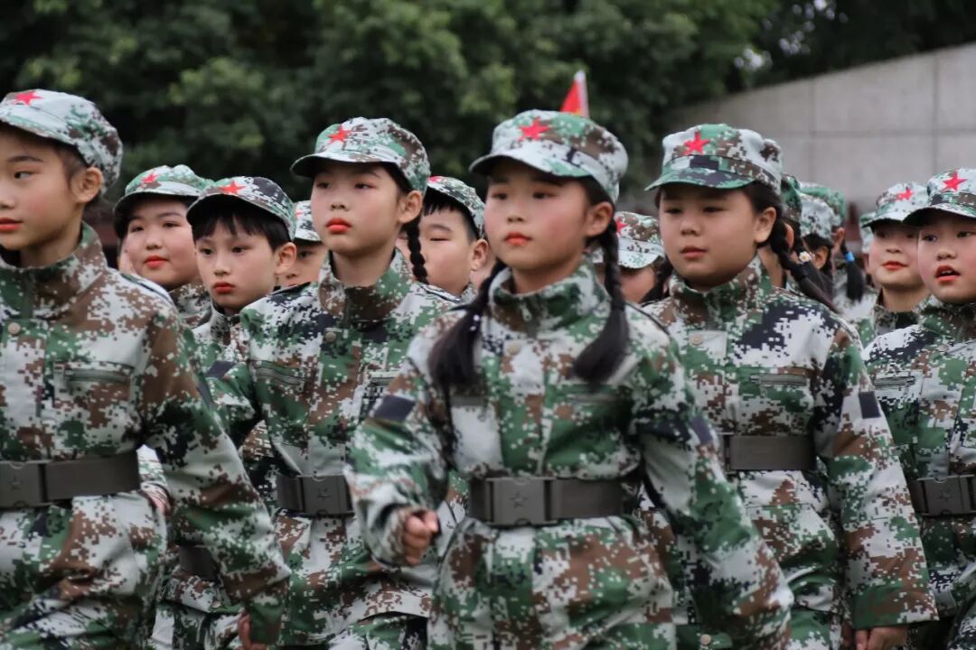 【体育节开幕式】三军兵娃亮风姿，运动赛场展竞技 ——火炬一小第七届体育节开幕式超燃来袭