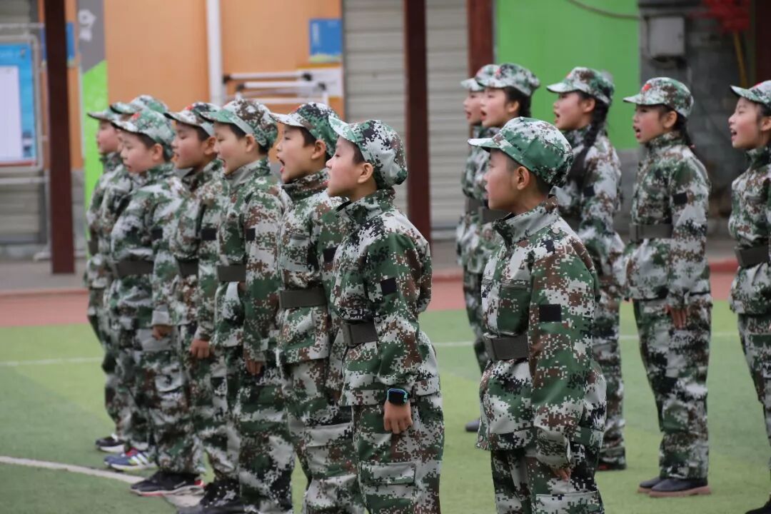 【体育节开幕式】三军兵娃亮风姿，运动赛场展竞技 ——火炬一小第七届体育节开幕式超燃来袭