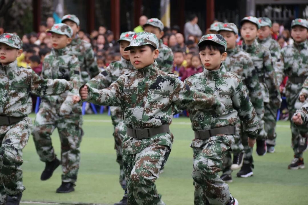 【体育节开幕式】三军兵娃亮风姿，运动赛场展竞技 ——火炬一小第七届体育节开幕式超燃来袭