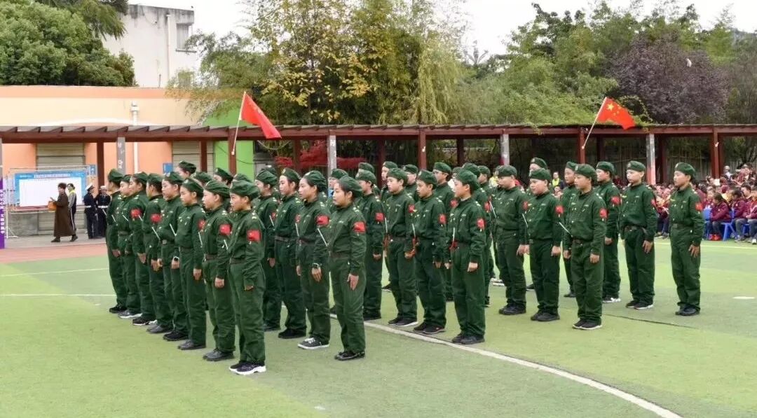【体育节开幕式】三军兵娃亮风姿，运动赛场展竞技 ——火炬一小第七届体育节开幕式超燃来袭