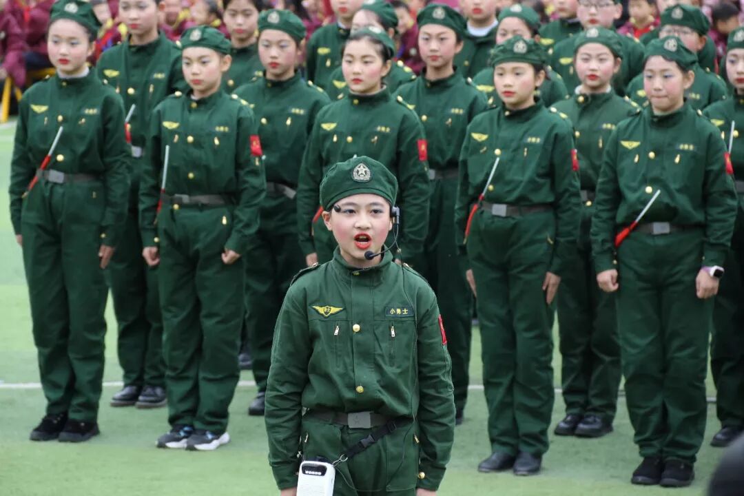 【体育节开幕式】三军兵娃亮风姿，运动赛场展竞技 ——火炬一小第七届体育节开幕式超燃来袭