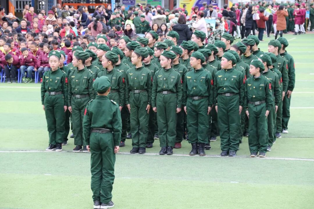 【体育节开幕式】三军兵娃亮风姿，运动赛场展竞技 ——火炬一小第七届体育节开幕式超燃来袭