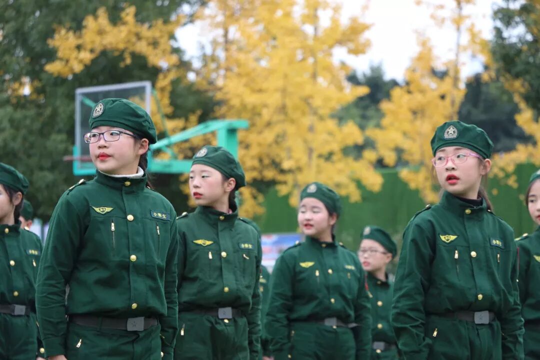 【体育节开幕式】三军兵娃亮风姿，运动赛场展竞技 ——火炬一小第七届体育节开幕式超燃来袭