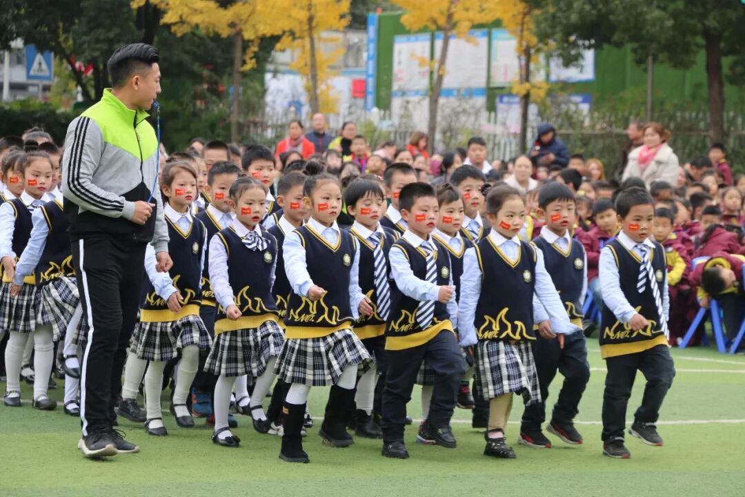 【体育节开幕式】三军兵娃亮风姿，运动赛场展竞技 ——火炬一小第七届体育节开幕式超燃来袭