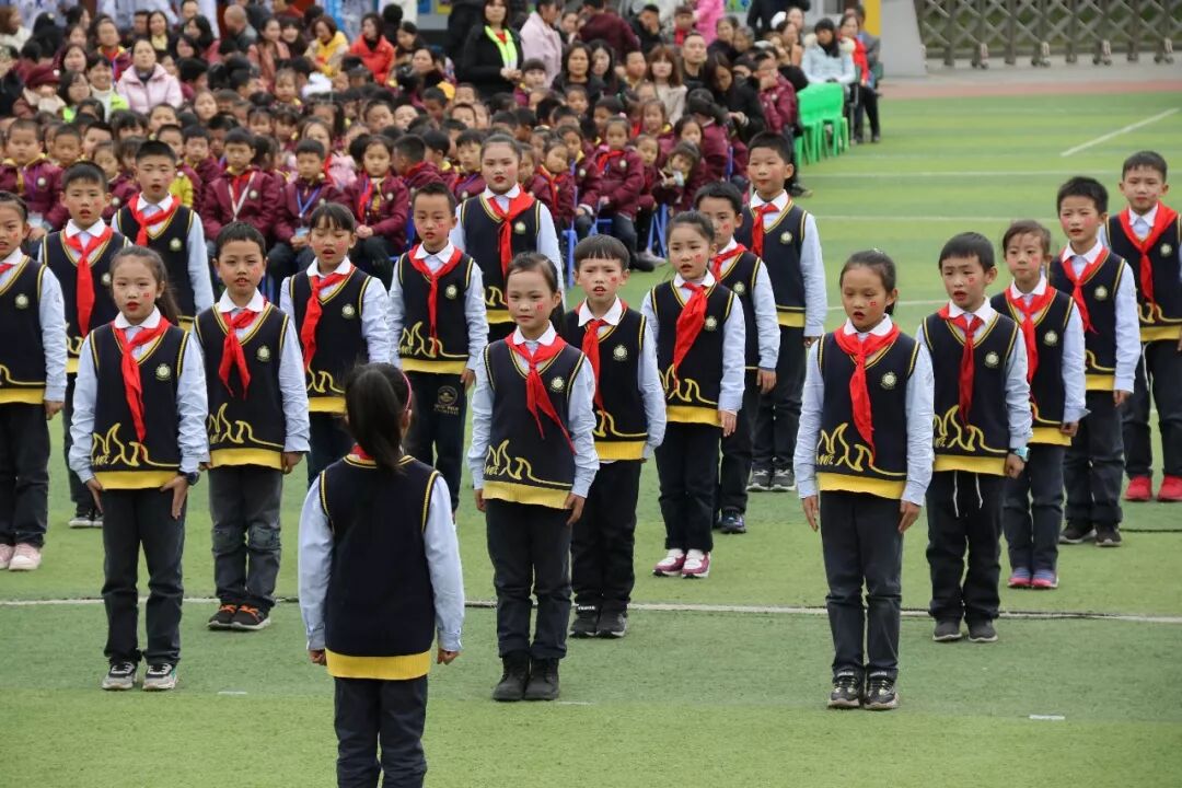 【体育节开幕式】三军兵娃亮风姿，运动赛场展竞技 ——火炬一小第七届体育节开幕式超燃来袭
