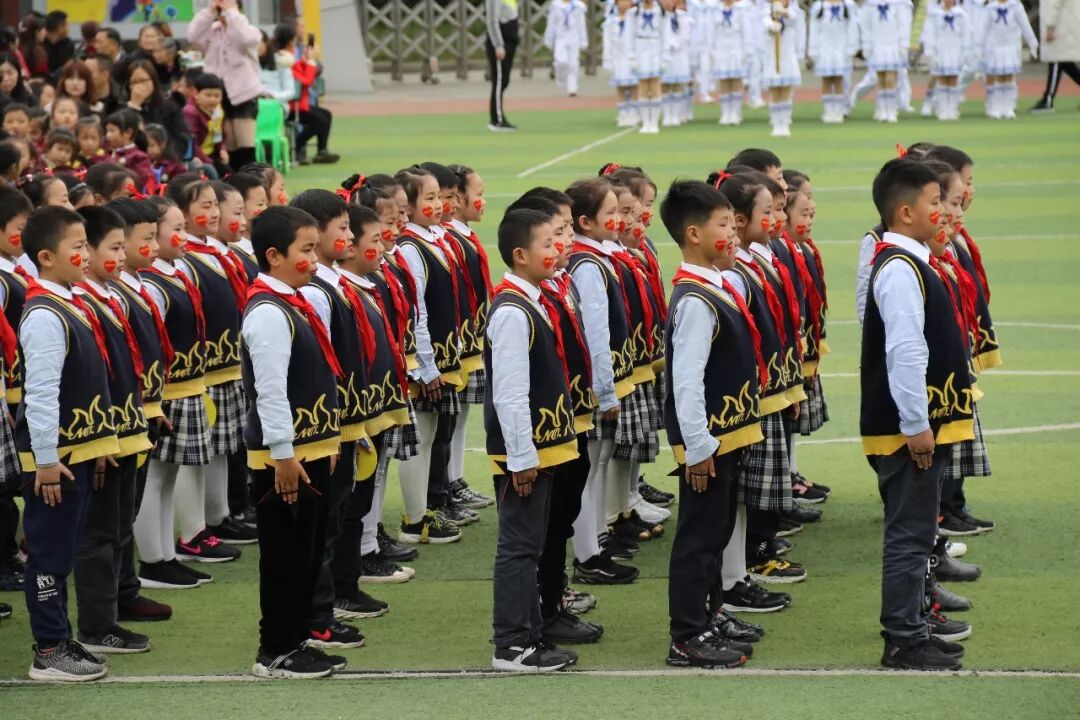 【体育节开幕式】三军兵娃亮风姿，运动赛场展竞技 ——火炬一小第七届体育节开幕式超燃来袭