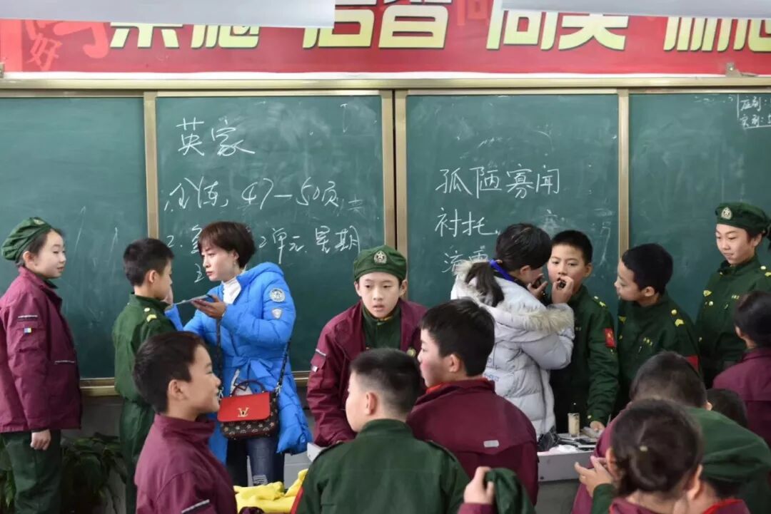 【体育节开幕式】三军兵娃亮风姿，运动赛场展竞技 ——火炬一小第七届体育节开幕式超燃来袭