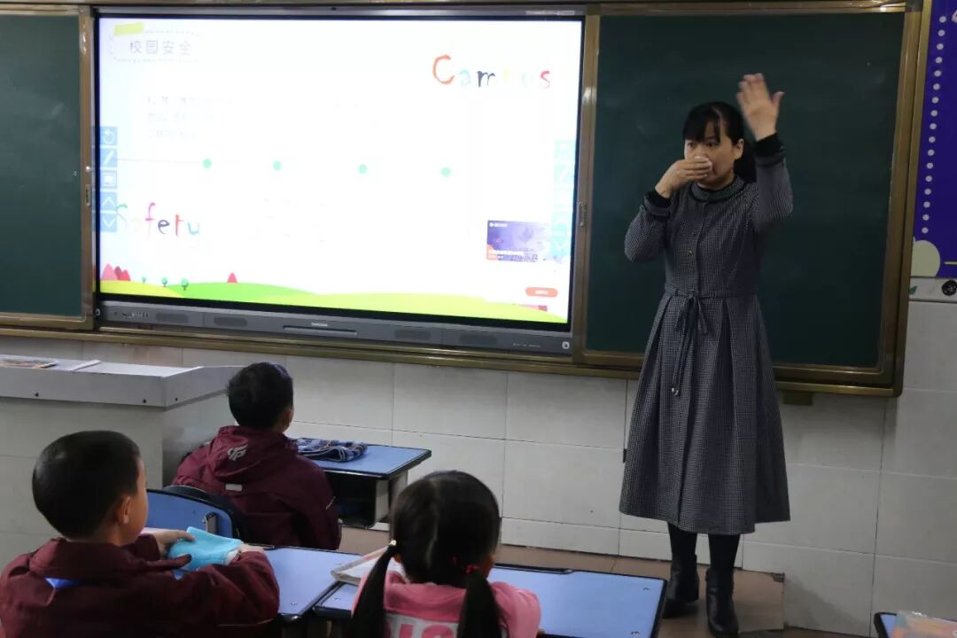 【火一动态】防患未然  生命至上 ——火炬一小2019年秋消防安全疏散演练