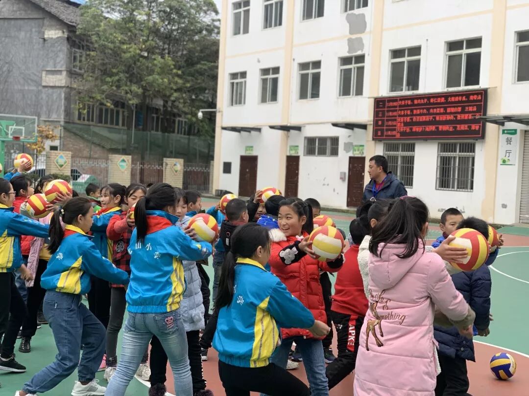 【火一动态】 冬日风轻阳正暖  联合教研促发展 ---火炬一小与平武北山小学开展校级联合教研活动