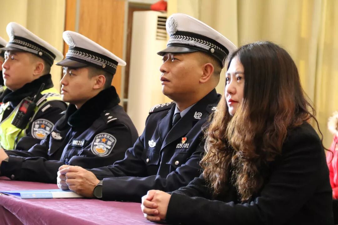 【火一动态】守规则除隐患 安全文明出行 ——火炬一小第九届红领巾小交警督导队成立仪式