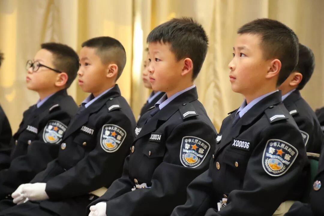 【火一动态】守规则除隐患 安全文明出行 ——火炬一小第九届红领巾小交警督导队成立仪式