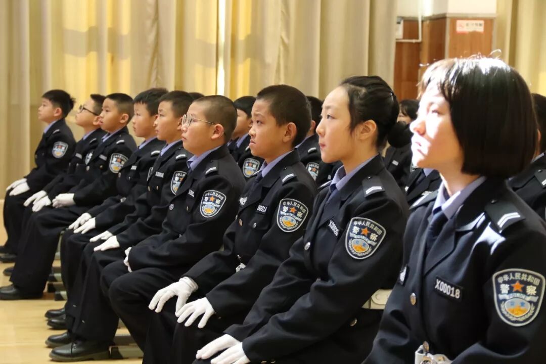 【火一动态】守规则除隐患 安全文明出行 ——火炬一小第九届红领巾小交警督导队成立仪式