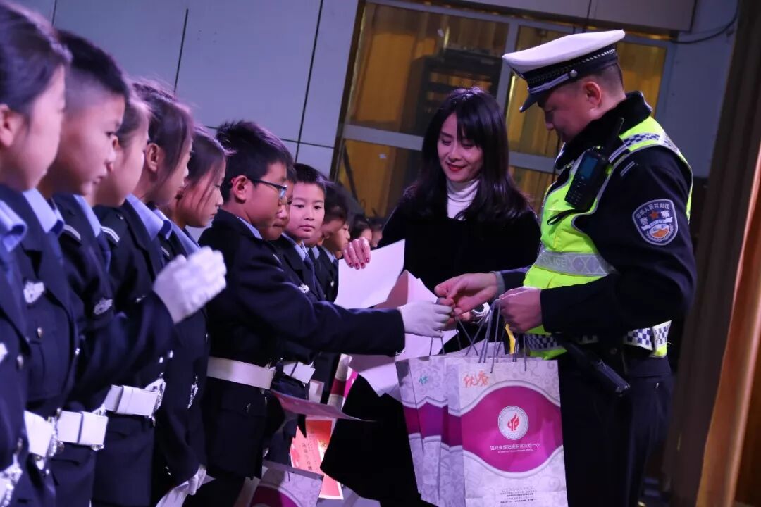 【火一动态】守规则除隐患 安全文明出行 ——火炬一小第九届红领巾小交警督导队成立仪式