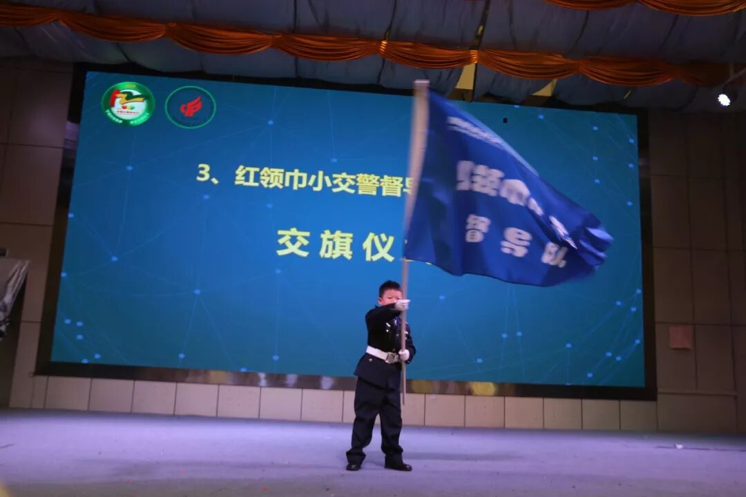 【火一动态】守规则除隐患 安全文明出行 ——火炬一小第九届红领巾小交警督导队成立仪式