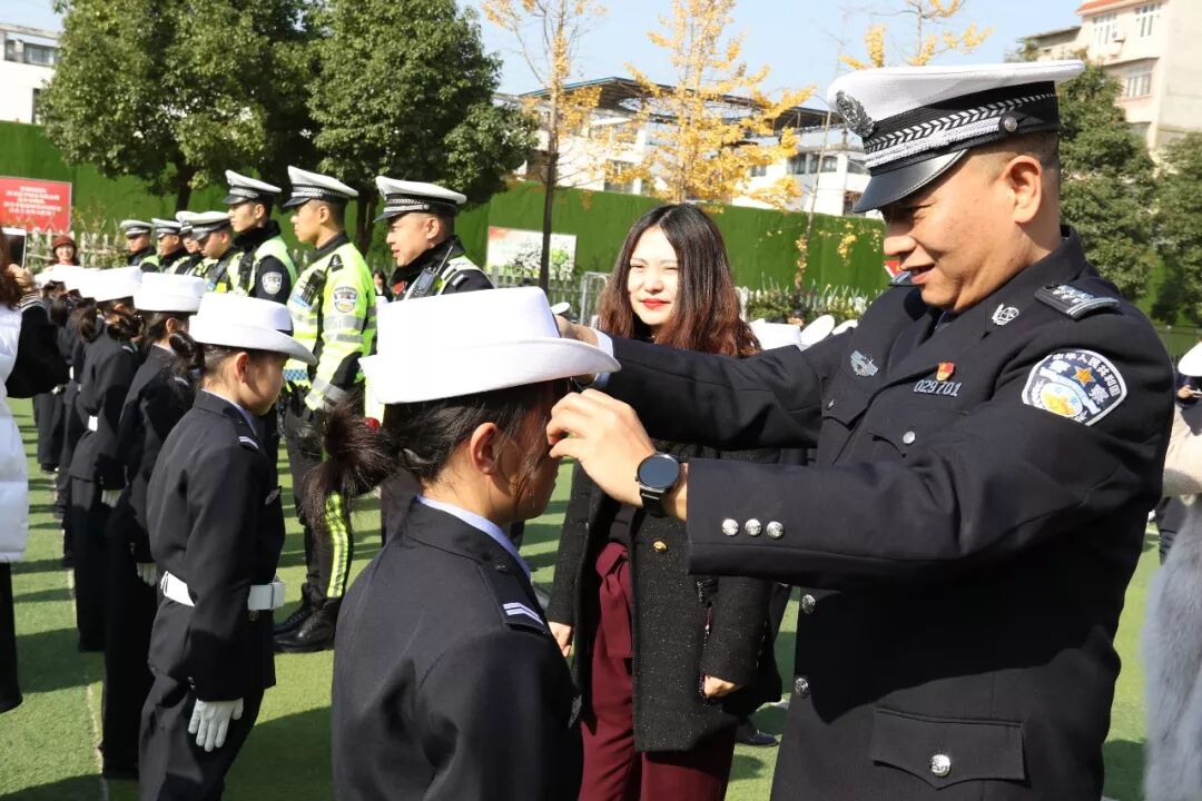 【火一动态】守规则除隐患 安全文明出行 ——火炬一小第九届红领巾小交警督导队成立仪式