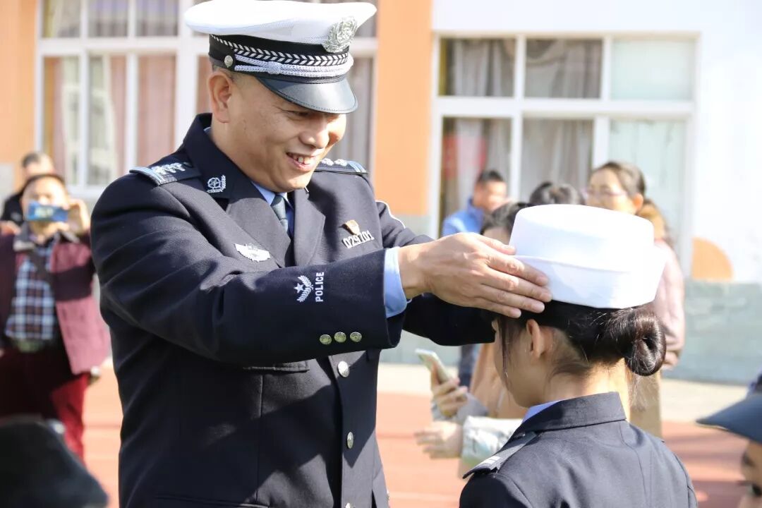 【火一动态】守规则除隐患 安全文明出行 ——火炬一小第九届红领巾小交警督导队成立仪式