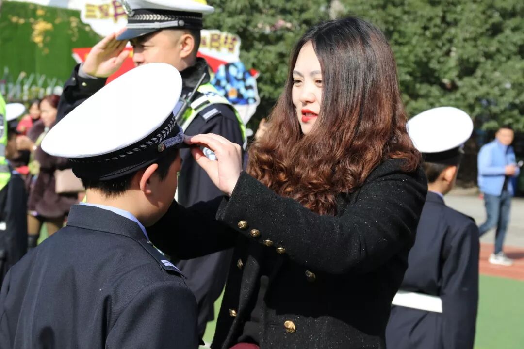 【火一动态】守规则除隐患 安全文明出行 ——火炬一小第九届红领巾小交警督导队成立仪式