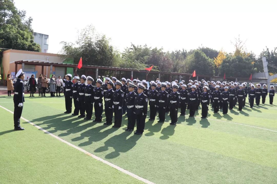 【火一动态】守规则除隐患 安全文明出行 ——火炬一小第九届红领巾小交警督导队成立仪式