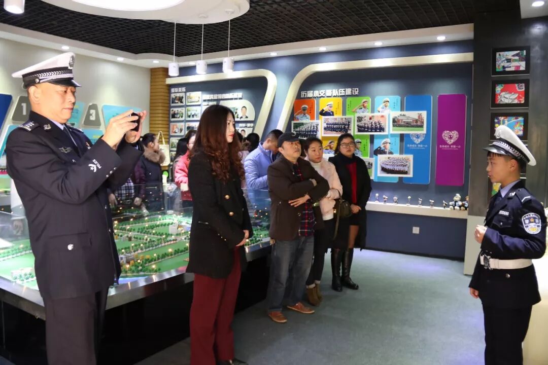 【火一动态】守规则除隐患 安全文明出行 ——火炬一小第九届红领巾小交警督导队成立仪式