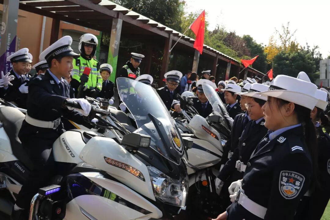 【火一动态】守规则除隐患 安全文明出行 ——火炬一小第九届红领巾小交警督导队成立仪式